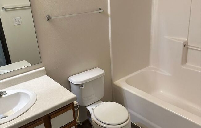 2 beds, 1 bath, 900 sqft, $825, Unit 311