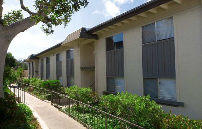 2 beds, 1 bath, 950 sqft, $2,195, Unit 070