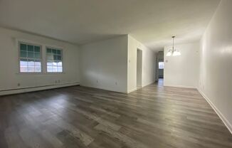 2 beds, 1 bath, $1,300, Unit Unit 14