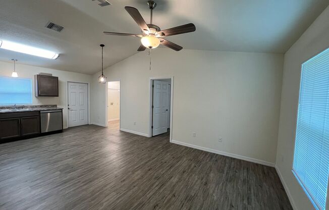 3 beds, 2 baths, $1,435