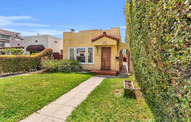 42nd St. Duplex