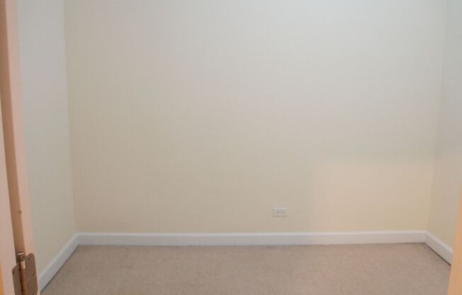 2 beds, 1 bath, 903 sqft, $2,595, Unit 2134-1R