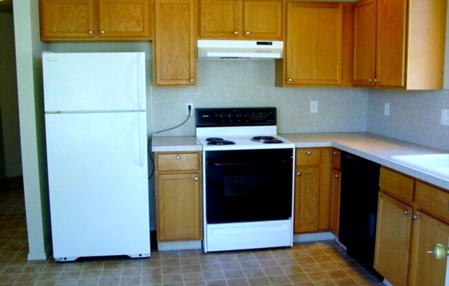 Beautiful 2-Story Row Home! Lawn Maintained!
