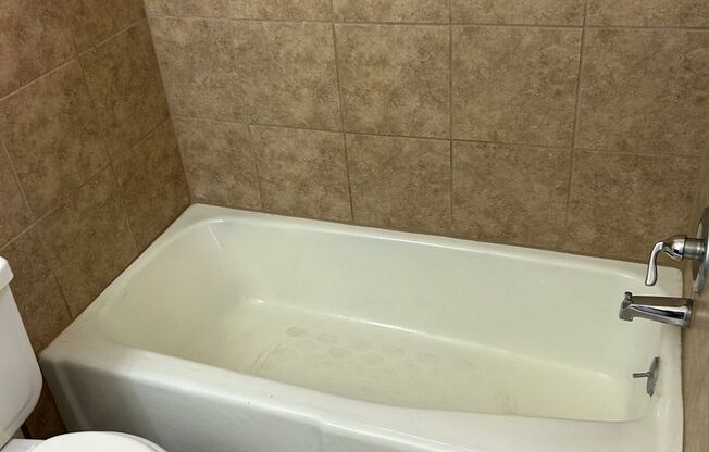 2 beds, 2 baths, 957 sqft, $1,015, Unit 87