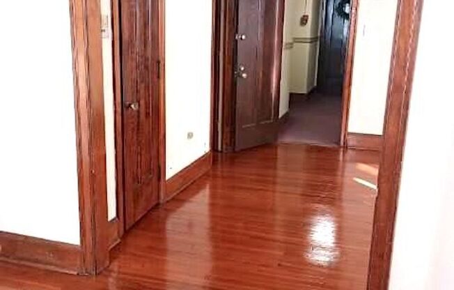 1 bed, 1 bath, 650 sqft, $810, Unit 527-8