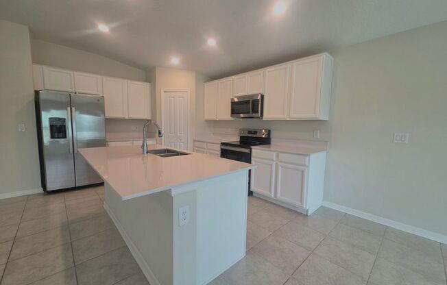 Waterview 4 bedroom 2 bathroom in Bartow!