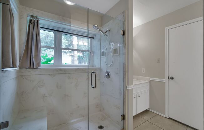 4 bedroom home conveniently located in The Woodlands