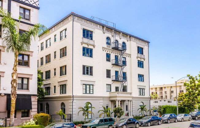 1 bed, 1 bath, 810 sqft, $2,375, Unit 201FS