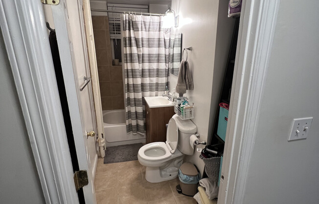 2 beds, 1 bath, $3,500, Unit 4