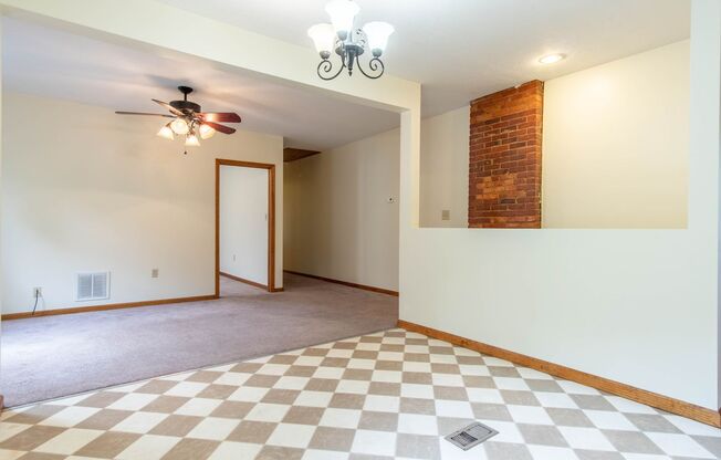 2 beds, 1 bath, $975, Unit 1025 Apartment 2 Upper