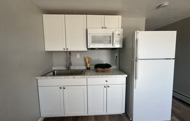 1 bed, 1 bath, 275 sqft, $800, Unit 24