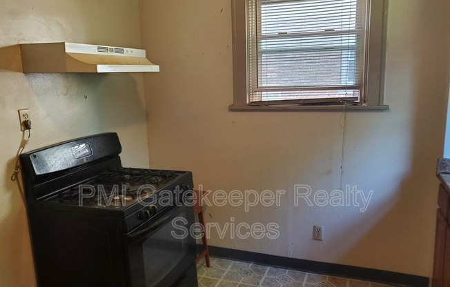 2 beds, 1.5 baths, 1,124 sqft, $1,400