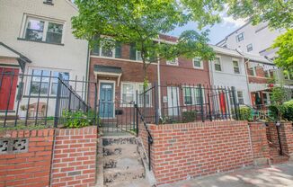 Lovely 2 BR/1 BA Townhome in NoMa!