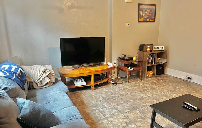 4BD/3BTH In Southside - Laundry - Central AC - Back Patio