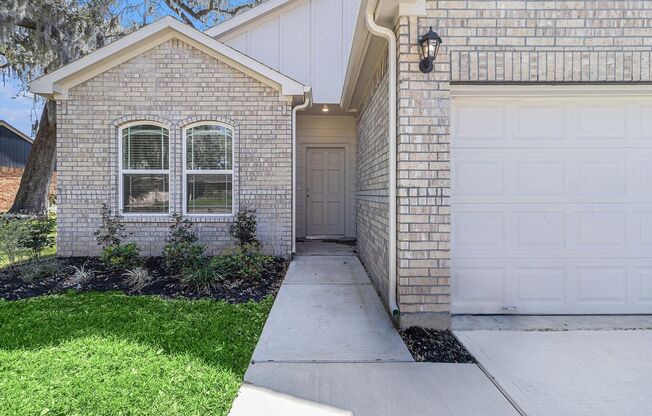 Columbia Lakes --- 4 bedroom/2 bath on an oversized 75' lot!!