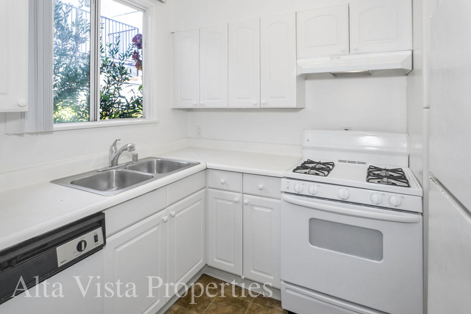 Great two bedroom, one bath beach bungalow just one block to the beach!