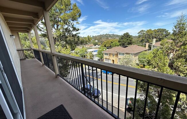2151 CARLMONT DRIVE