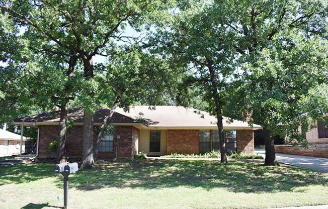 7009-7011 Overton Park
