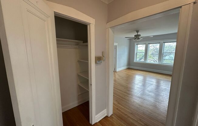 2 beds, 1 bath, 950 sqft, $1,700, Unit 3902-3A