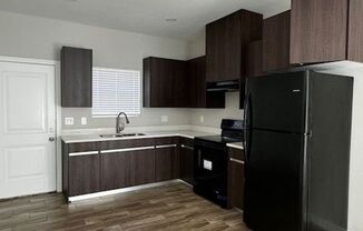 3 beds, 2 baths, $995, Unit 808 Kentucky St #4