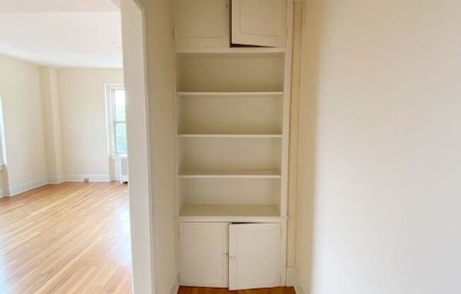 2 beds, 2 baths, 1,050 sqft, $2,050, Unit 406