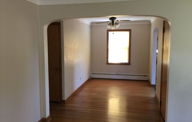 2 beds, 1 bath, 1,200 sqft, $1,600