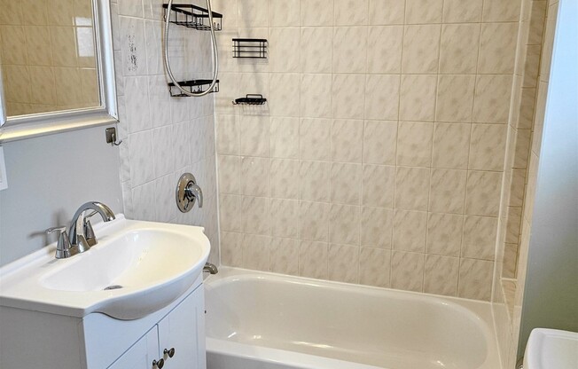3 beds, 2 baths, 1,300 sqft, $3,250, Unit 2