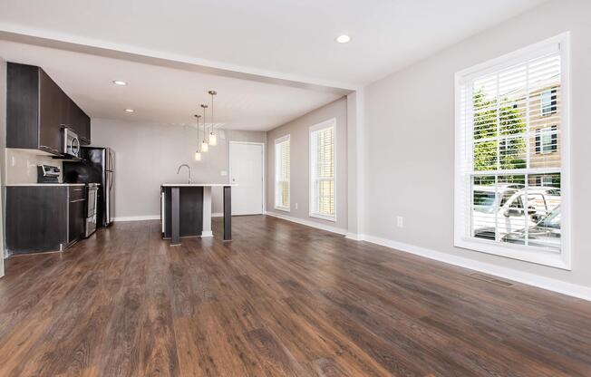 1 bed, 1 bath, 893 sqft, $1,600