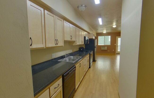 3 beds, 2 baths, 967 sqft, $2,400, Unit 304