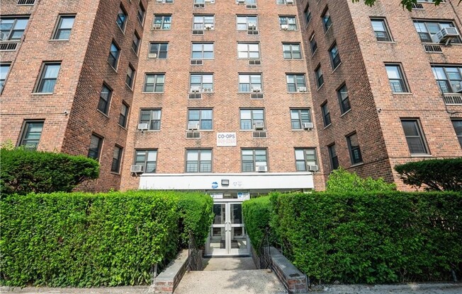 2835 WEBB AVE