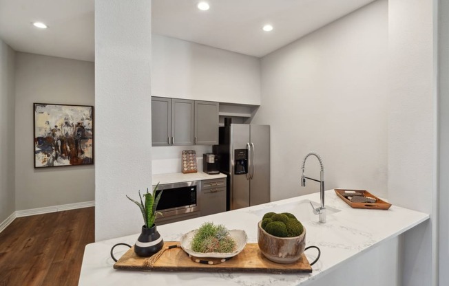 social lounge kitchen at Dakota Ridge apartments