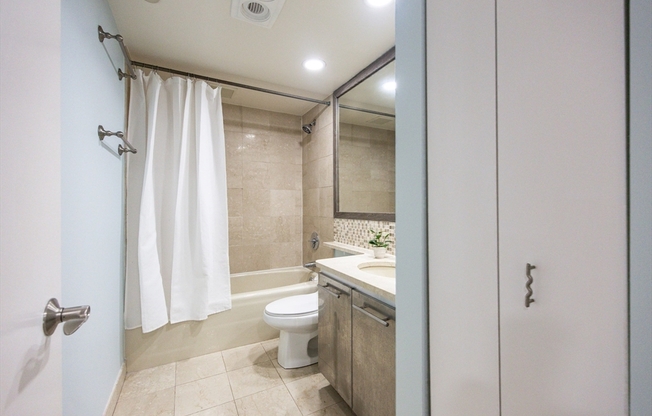 1 bed, 1 bath, 863 sqft, $3,500, Unit 703