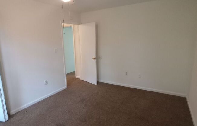 2 beds, 1.5 baths, $995