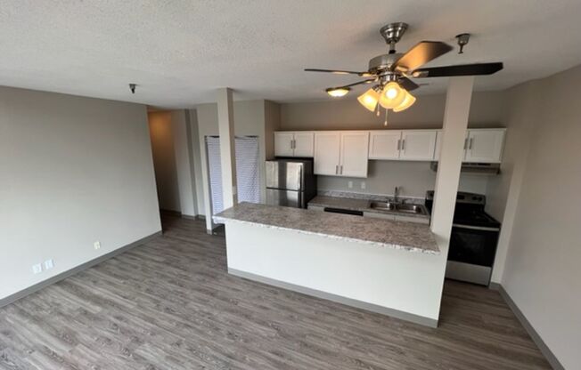 2 beds, 1 bath, 800 sqft, $1,000, Unit 204