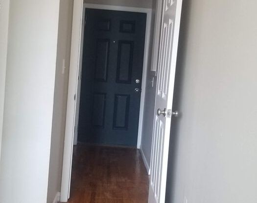 1 bed, 1 bath, 500 sqft, $715, Unit 201