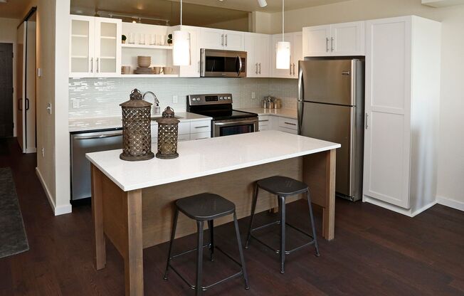 2 beds, 2 baths, 1,037 sqft, $2,595, Unit 416