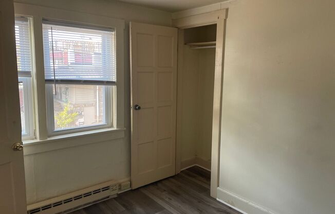 1 bed, 1 bath, $825, Unit 305 S Lime Apt 4