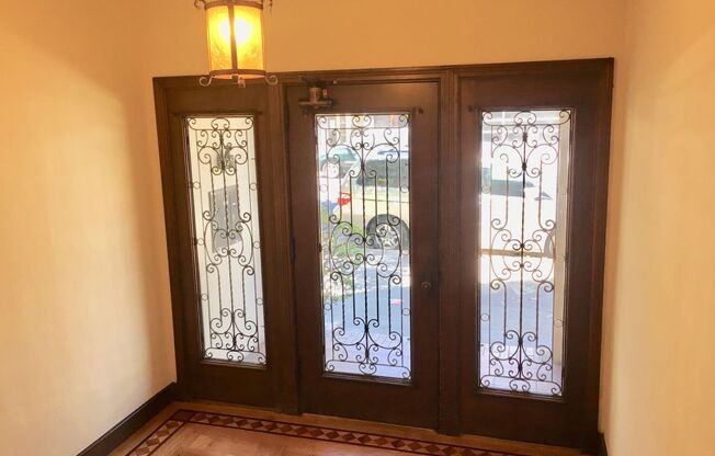 3BR/2BA Renovated! Charm Galore! Cow Hollow! Laundry! Private Roof Deck! Parking!  Rent Controlled! PROGRESSIVE
