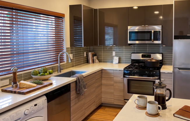 6408 Phinney - Located at the top of Phinney Ridge