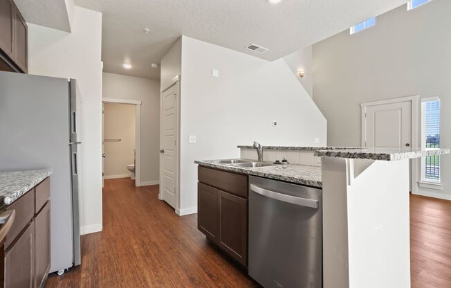 3 beds, 3 baths, $1,745, Unit 102