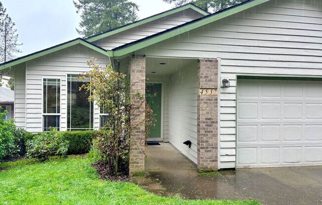 Spacious Ranch Style Home w/ private patio and yard, 2 car garage and vaulted ceilings