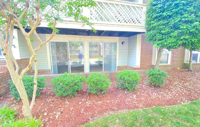 2bed/2bath Condo at entrance of UNCC, 1st floor, new carpet, new vinyl