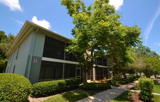 Lovely Winter Springs Condo ~ Vinyl Plank Flooring and Large Screened Patio!