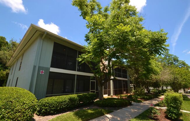 Lovely Winter Springs Condo ~ Vinyl Plank Flooring and Large Screened Patio!