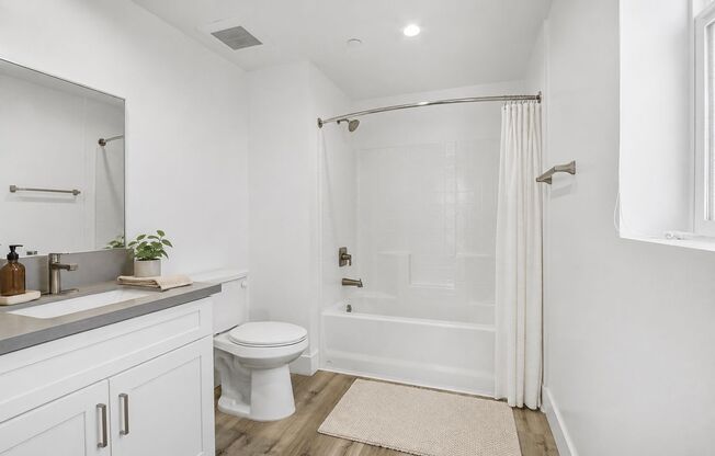 2 beds, 2 baths, 911 sqft, $2,725, Unit 205