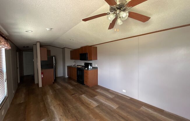 2 beds, 1 bath, $775, Unit 29