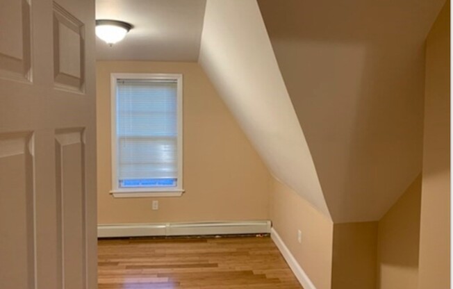 42 HILLSIDE AVE