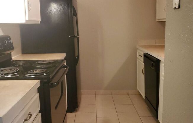 1 bed, 1 bath, 652 sqft, $755