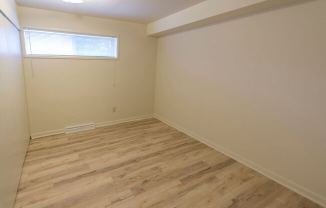 3 beds, 2 baths, 1,300 sqft, $1,795, Unit 2709-T1