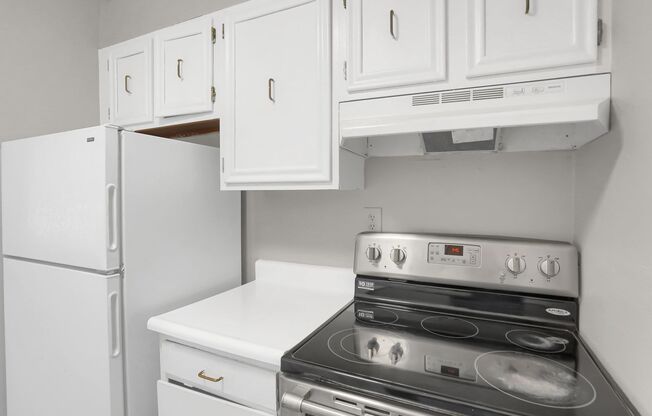 2 beds, 1 bath, 860 sqft, $1,199, Unit 10-12